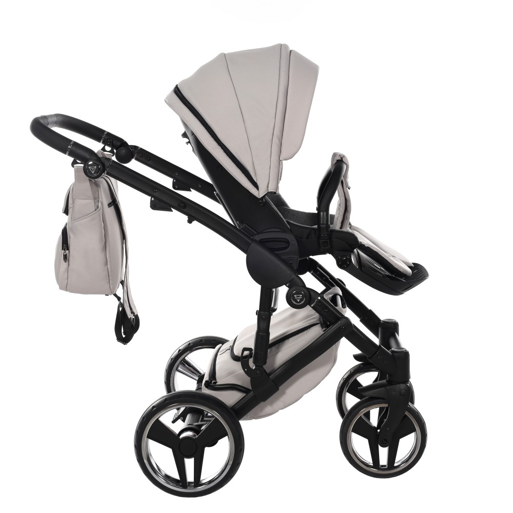 Junama Diamond Basic v2 05 дитяча коляска