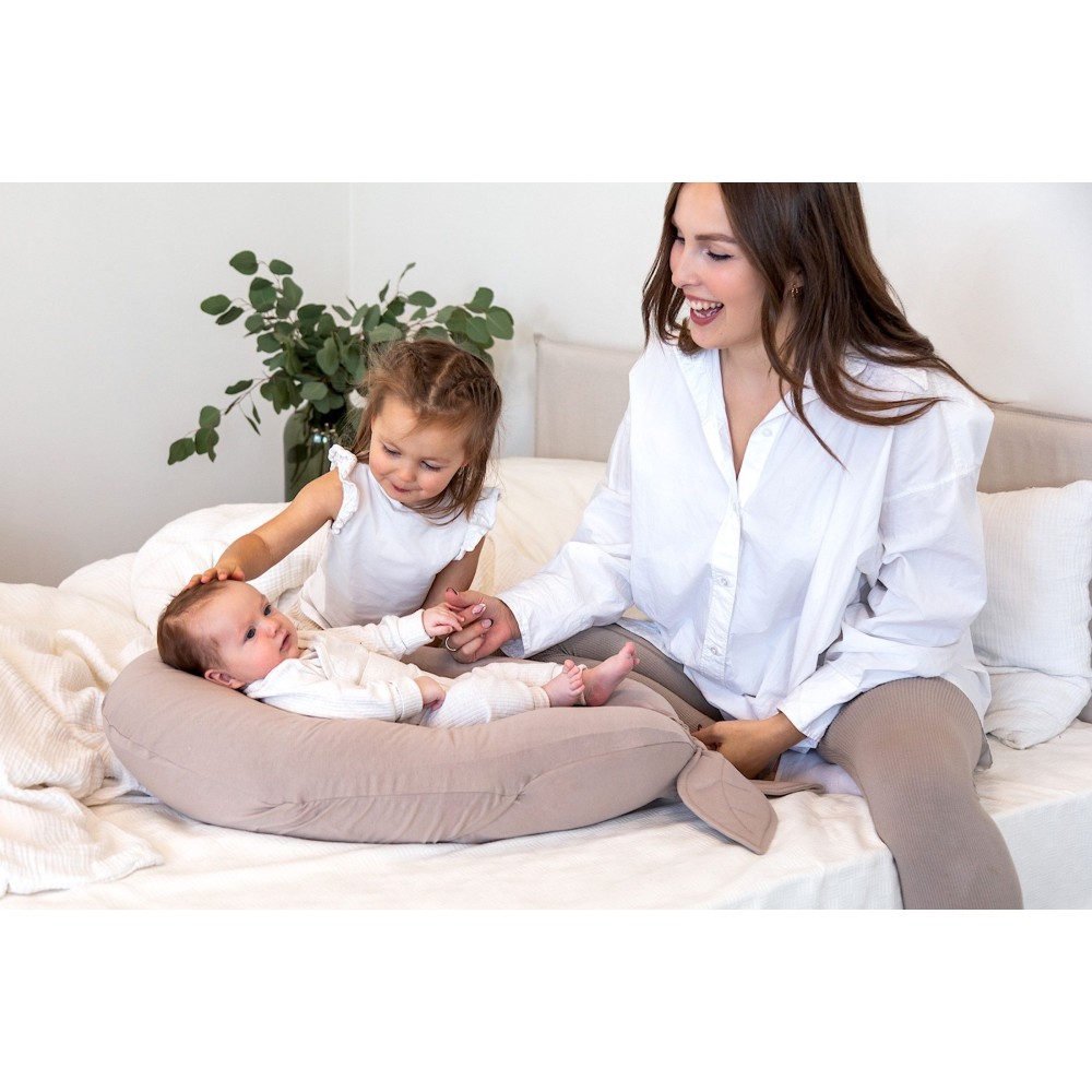 Poofi Nest - універсальна подушка для вагітних, для годування, кокон для немовлят (163x27 см) • Шоколад