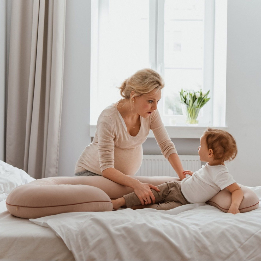 Poofi Organic - подушка для вагітних (120x60 см) • Nugat