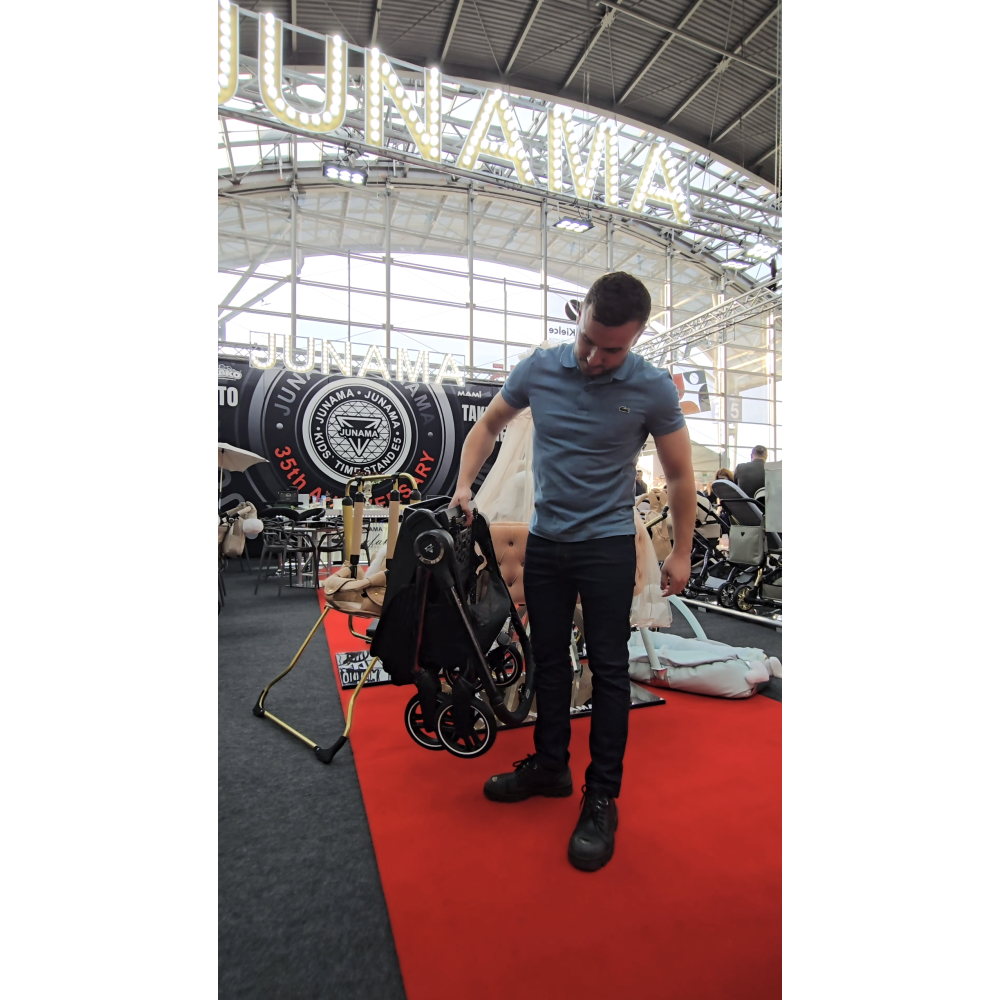 Junama Switch - wózek dziecięcy 2w1 z przekładaną rączką (odwracalna kierownica) • Black