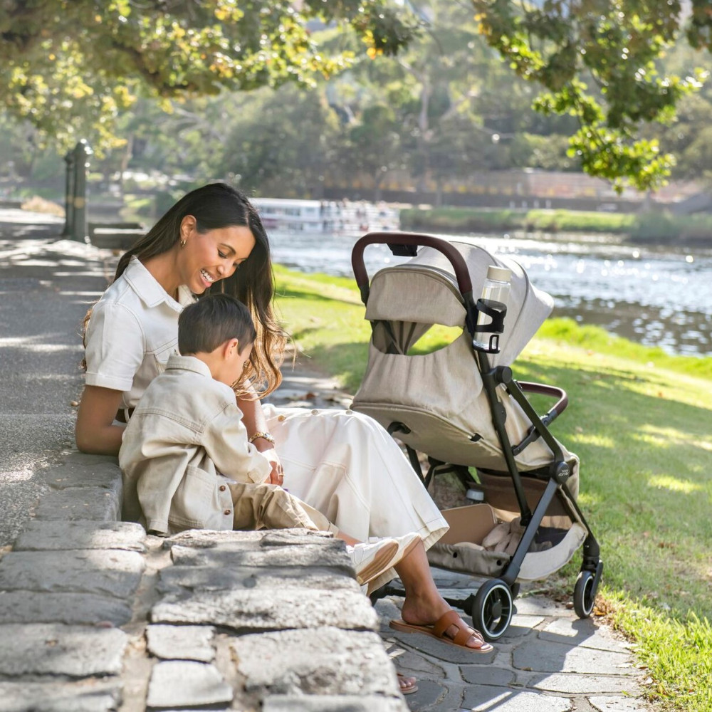 Britax Romer Flylite - легка прогулянкова коляска, візок для літака, швидке складання • Teak