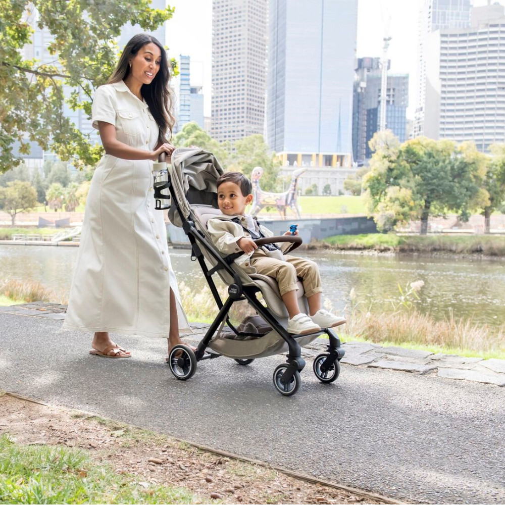 Britax Romer Flylite - легка прогулянкова коляска, візок для літака, швидке складання • Teak