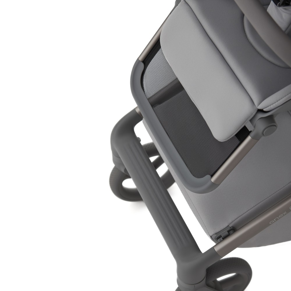 Anex Flo - lekki kompaktowy wózek dziecięcy 2w1 z adapterami do regulacji wysokości gondoli i siedziska spacerowego (składana gondola, antyalergiczny materac Sorona, teleskopowa rączka) • Frossy