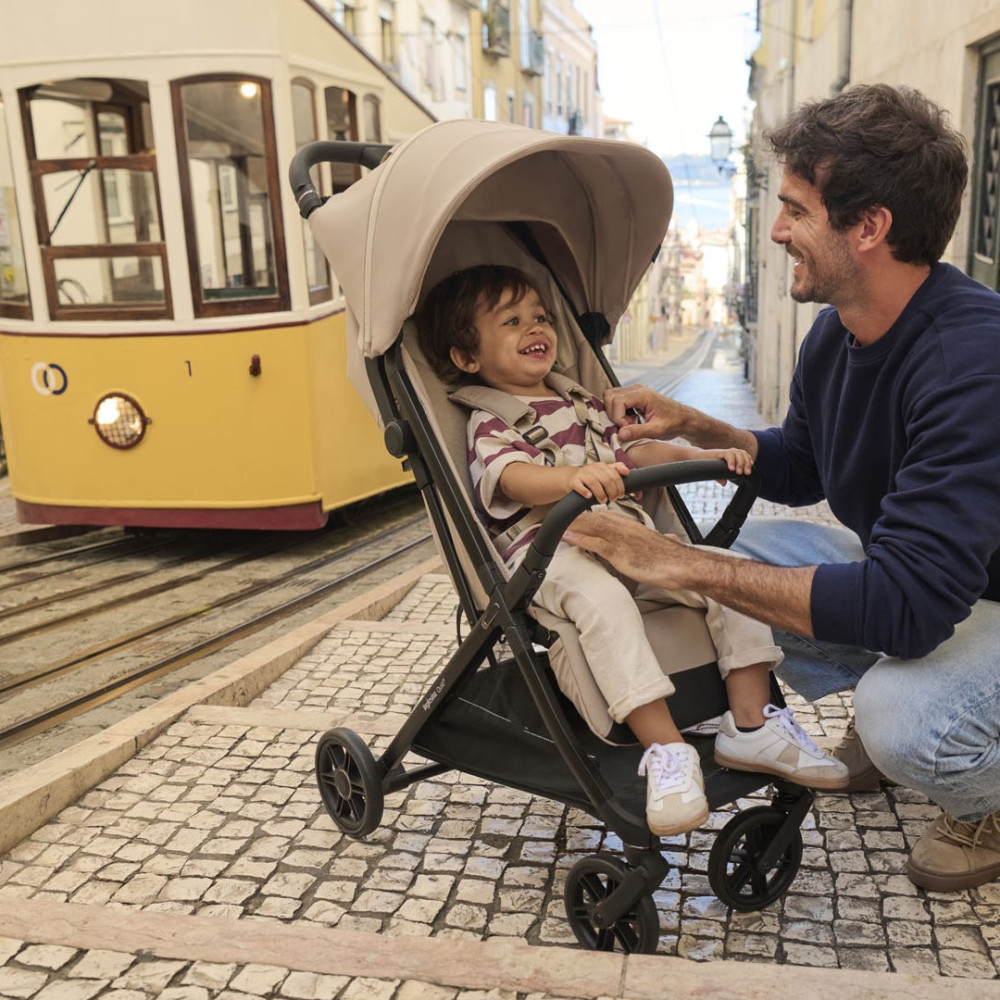 Inglesina Quid 3 - легкий прогулянковий візочок, ультракомпактна прогулянкова коляска • Lunar Beige