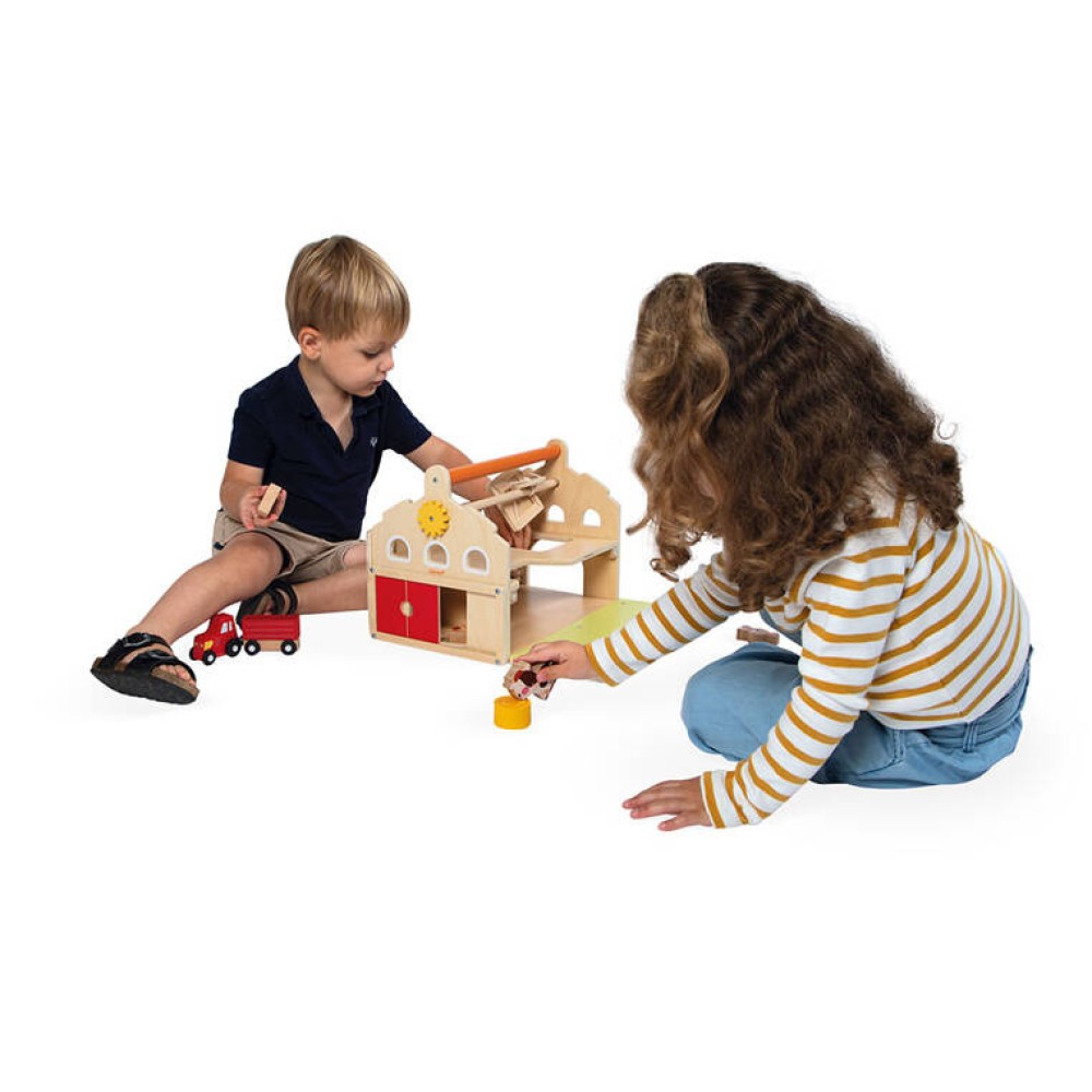 Janod – Drewniana farma z otwieranym dachem i figurkami 2+ Janod – Drewniana farma z otwieranym dachem i figurkami 2+