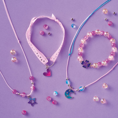 Janod – Zestaw kreatywny do tworzenia biżuterii z zawieszkami zmieniającymi kolor 6+