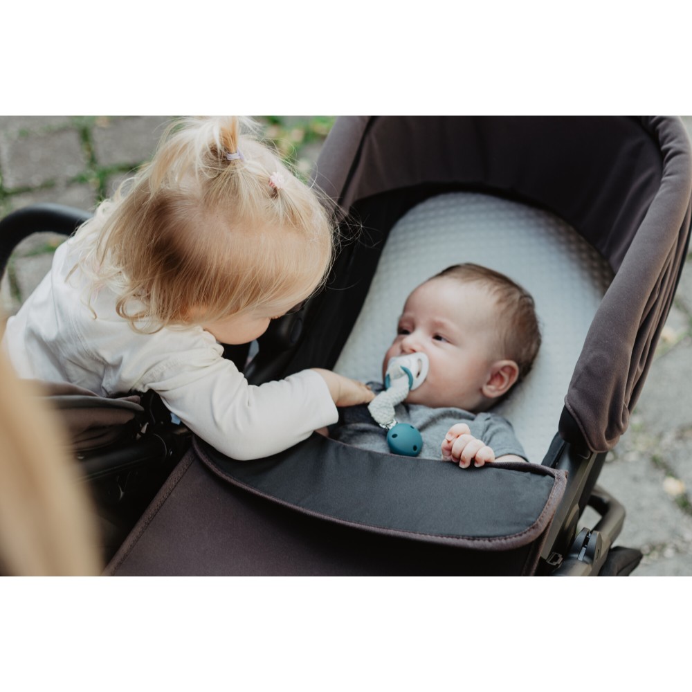 TFK Duo 2 Combi - wózek bliźniaczy 2w1, jeden obok drugiego, wózek rok po roku (pompowane koła) • Brown