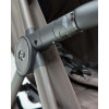 Carrello Bravo Lite Deluxe CRL-5529 - wózek spacerowy całoroczny, spacerówka z dużymi kołami, z lampką LED, teleskopowa regulacja rączki, łatwe składanie • Derby Brown