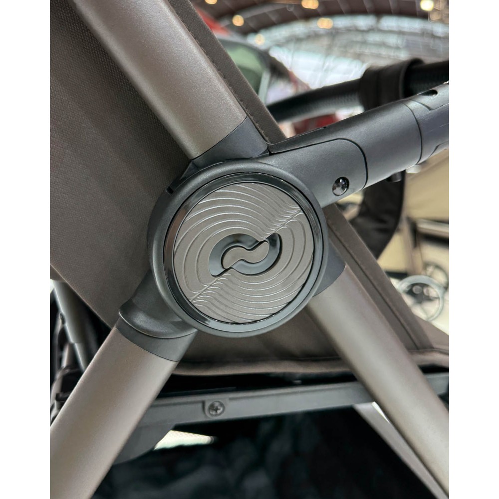 Carrello Bravo Lite Deluxe CRL-5529 - прогулянкова коляска з підсвіткою, всесезонний візок, телескопічне регулювання ручки, великі колеса, захист від сповзання, зручно складається • Midnight Blue