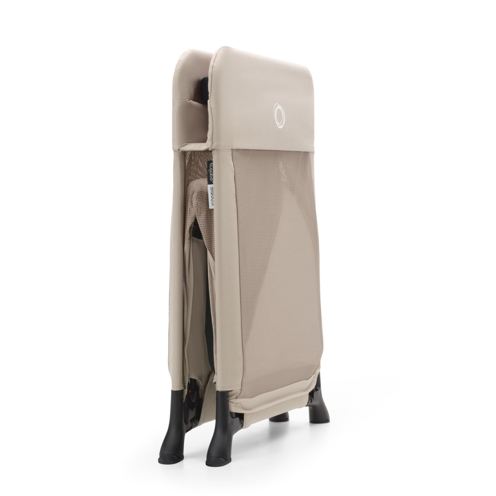 Bugaboo Stardust - łóżeczko turystyczne rozkładane w jedną sekundę, wbudowany materac, torba w zestawie, waga 7.58 kg • Desert Taupe Bugaboo Stardust - łóżeczko turystyczne rozkładane w jedną sekundę, wbudowany materac, torba w zestawie, waga 7.58 kg • Desert Taupe