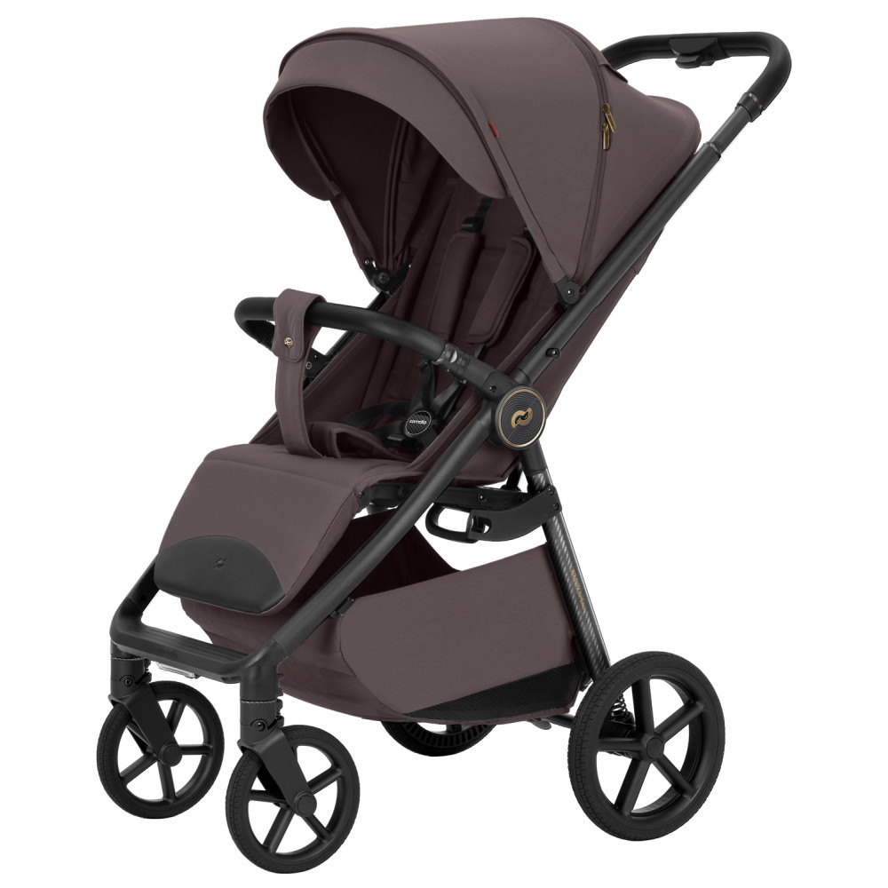 Carrello Bravo Carbon 2026 CRL-5530 - wózek spacerowy całoroczny z lampką LED, ulepszona amortyzacja, magnetyczne zapięcie pasów, rączka teleskopowa • Mineral Brown