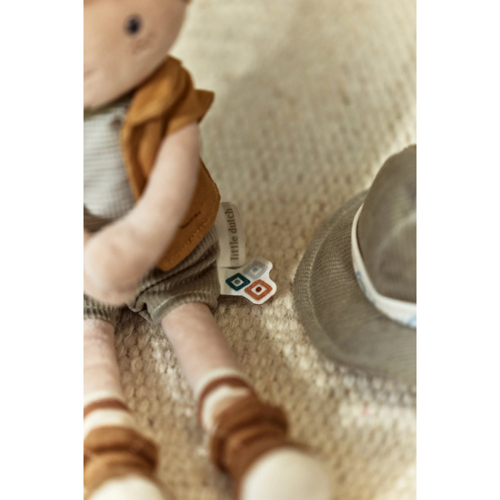 Little Dutch - przytulanka laleczka Jim Safari Friends 35 cm (LD4686) • 1 rok+ Little Dutch - przytulanka laleczka Jim Safari Friends 35 cm (LD4686) • 1 rok+