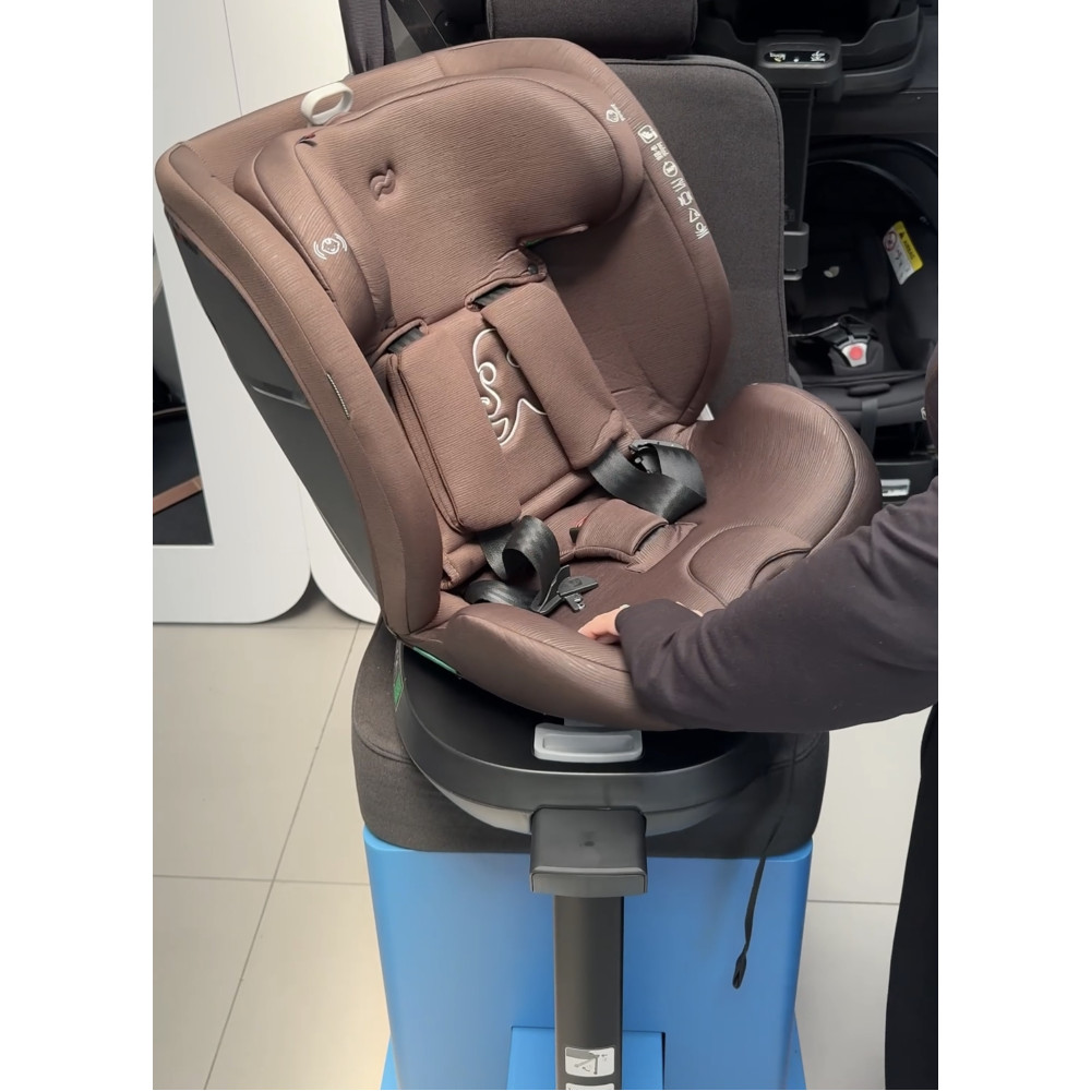 Carrello Octopus CRL-16002 - obrotowy fotelik samochodowy i-Size (0 - 12 lat / 40 - 150 cm), montaż tyłem i przodem do kierunku jazdy, mocowania ISOFIX • Chocolate Brown