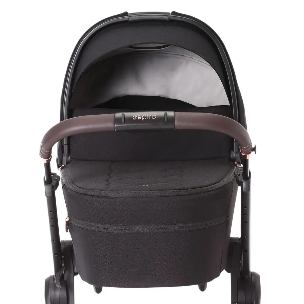 Espiro Only - lekki wózek dziecięcy 2w1, potrójna wentylacja gondoli, teleskopowa rączka, dwustronne siedzisko • 510 Stylish Black Espiro Only - lekki wózek dziecięcy 2w1, potrójna wentylacja gondoli, teleskopowa rączka, dwustronne siedzisko • 510 Stylish Black