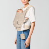 Cybex Laya - ergonomiczne nosidełko dla dzieci od urodzenia do ok. 3 lat, z kieszenią kangurka i odpinaną portmonetką, magnetyczne klamry • Almond Beige