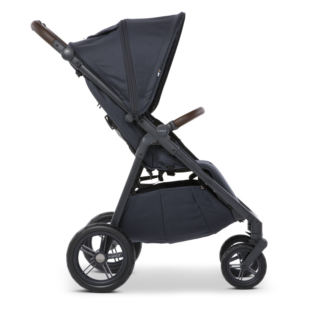 Mast M4x Plus - terenowy wózek spacerowy z kołami High Performance, amortyzacja czterech kół, rączka z wegańskiej skóry • Dark Grey