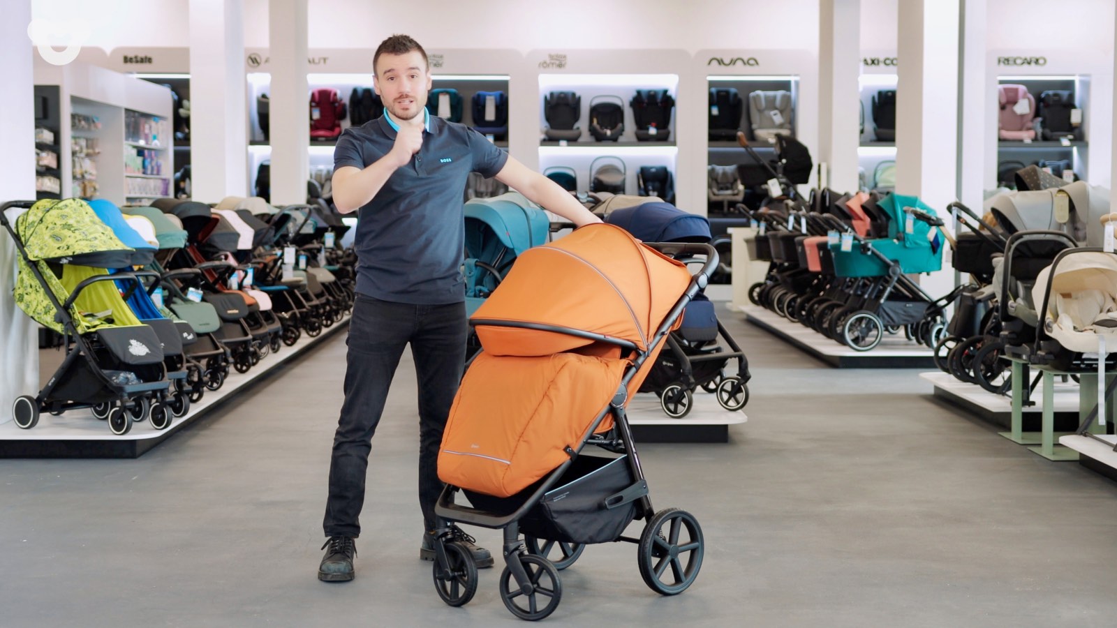 Na chłodną porę roku wózek spacerowy Carrello Bravo PLUS 2023 CRL-5515