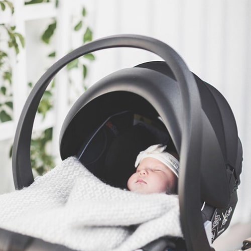 Osłonę przeciwsłoneczną BeSafe iZi Go Modular i-Size fotelik dla niemowlaka