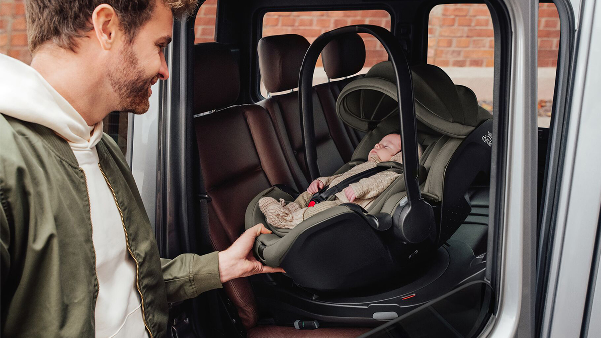 fotelik samochodowy 2024 Britax Romer Baby-Safe Pro z bazą Vario Base