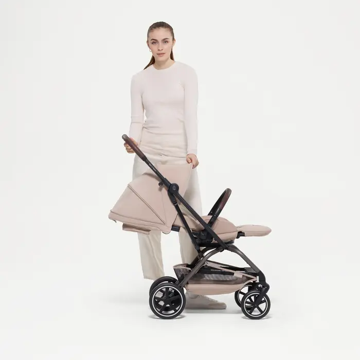 Pozycja leżąca i wbudowany podnóżek, Cybex Eezy S Twist+2 2026 - wózek spacerowy z obrotowym siedziskiem 360°, koła terenowe, składany jedną ręką • Almond Beige